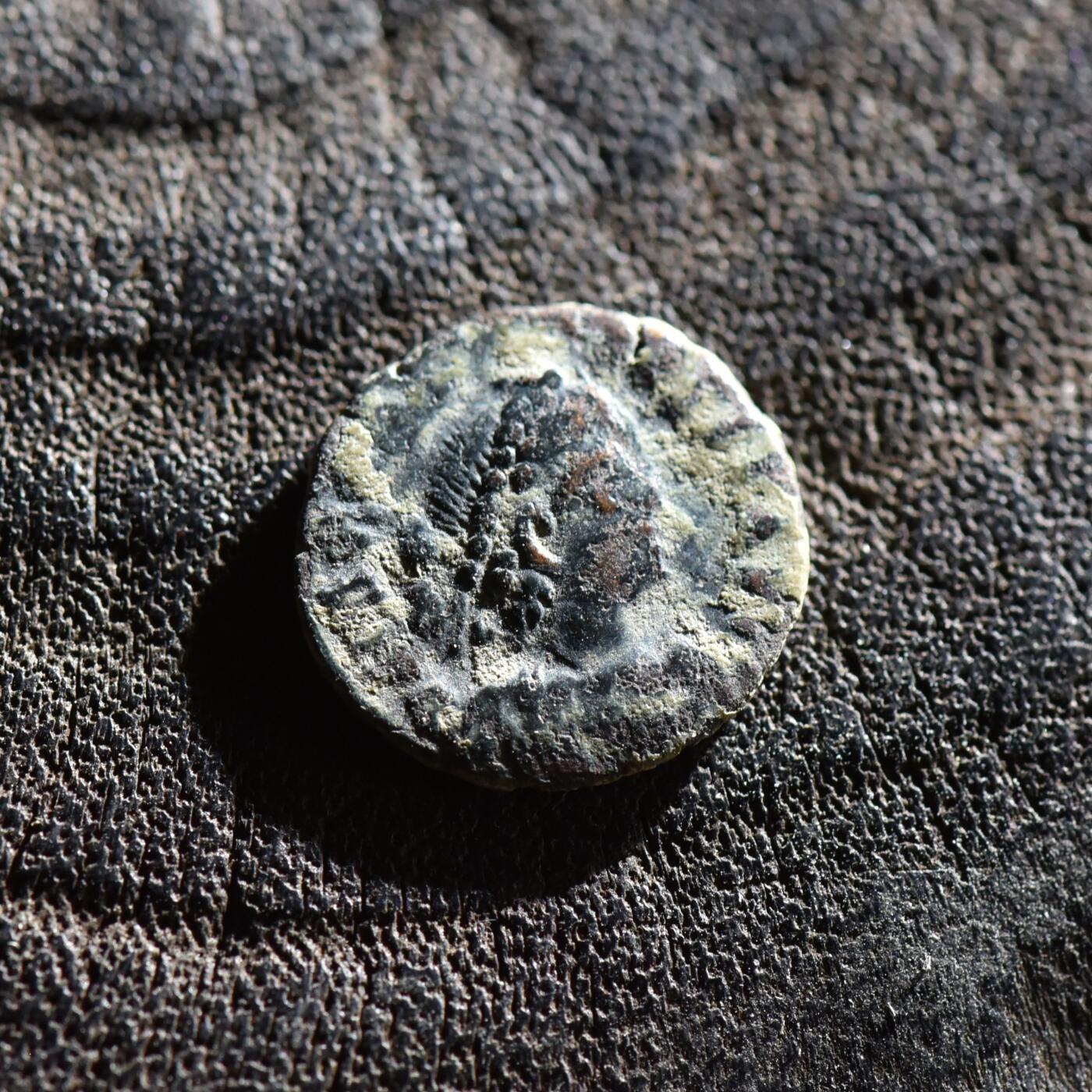 【良泉】第45期【直播场】1月15日晚19.30点开拍！ 208组，西方古代钱币、丝路古珠杂项专场 【微型】公元395-408年【古罗马】东罗马帝国首位皇帝-阿尔卡狄乌斯“誓愿十年，再愿二十年”铜币，1.07克