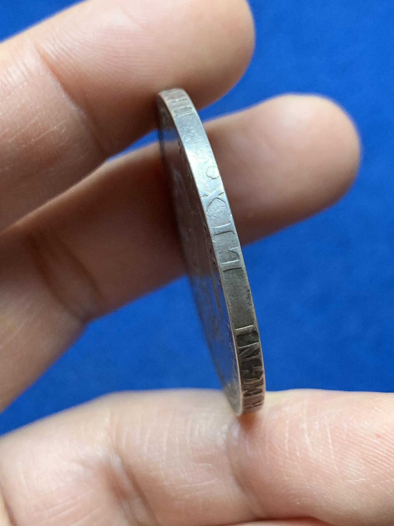 《竞宝斋》第452场 周日，周一 2场连拍 （全场包邮，欢迎送拍） 英国1818年乔治三世马剑克朗银币