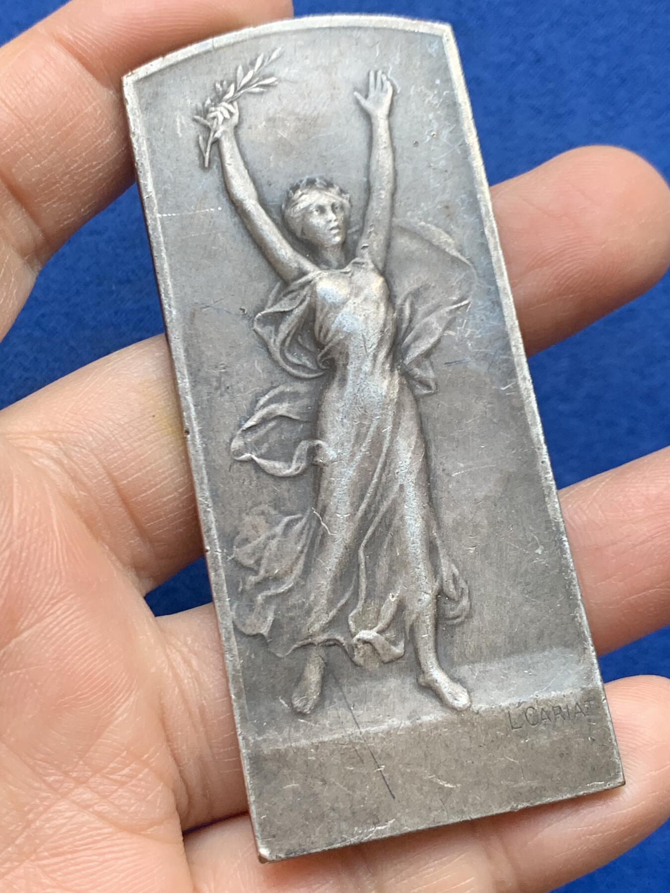 《竞宝斋》第452场 周日，周一 2场连拍 （全场包邮，欢迎送拍） 法国胜利天使镀银铜章 66.4克 34.2*80.7mm 丰饶角铜标