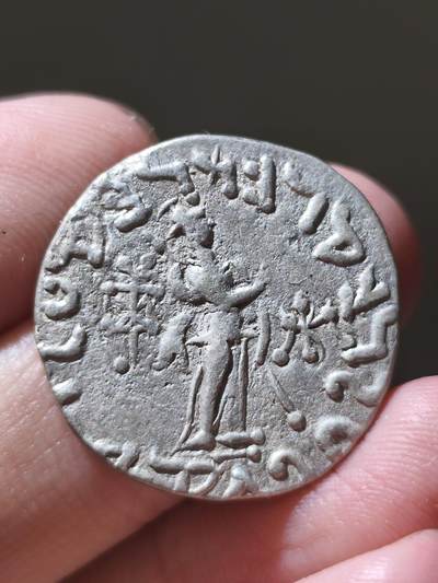美品精品！印度赛克阿泽斯二世雅典娜4德拉克马银币9.22g，铭文清晰，图案深打，印度赛克阿泽斯二世打制的银币多半品相糟糕，而且铭文经常出现一圈基本上就剩几个点的情况，这一枚不但底板光洁丝滑，而且铭文和图案都非常清晰