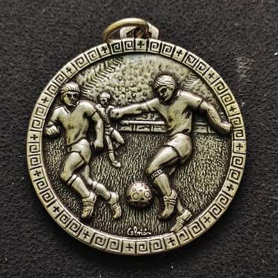 【全场包邮】纯粹捡漏拍490场（免费代拍第27场） - 【纪念章】不知名国家足球超大纪念章