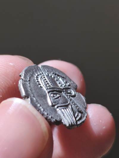 ms极品！帕提亚末代帝皇沃洛加西斯六世德拉科马银币，非常有趣的是，这枚钱币上写了阿拉米文，比较少见，而且这一枚不但打制清晰完美，光度也是上佳，属于非常值得收藏的品相