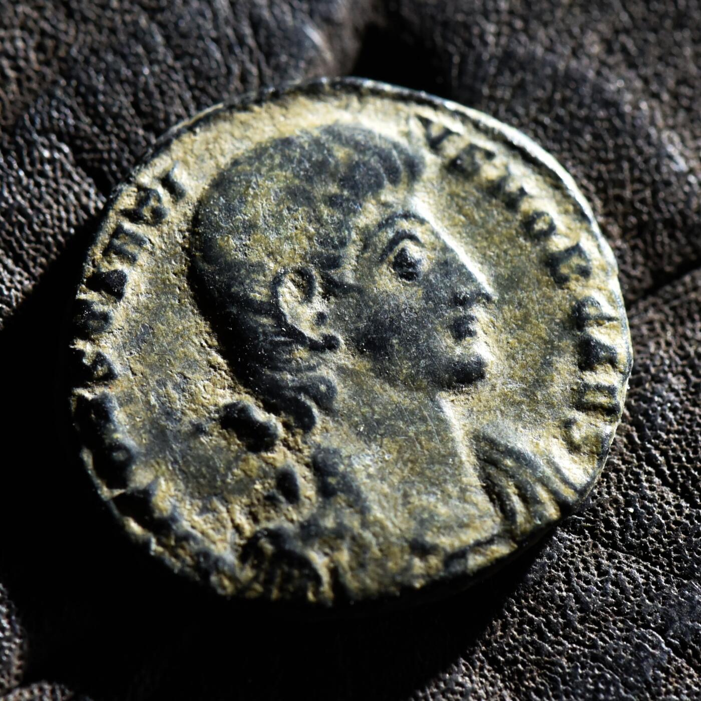 【良泉】第45期【直播场】1月15日晚19.30点开拍！ 208组，西方古代钱币、丝路古珠杂项专场 【美品】【百分币】公元350-355年【古罗马】君士坦提乌斯二世表弟——加卢斯“重现幸福时光”大铜币，安条克造币厂打制，4.29克