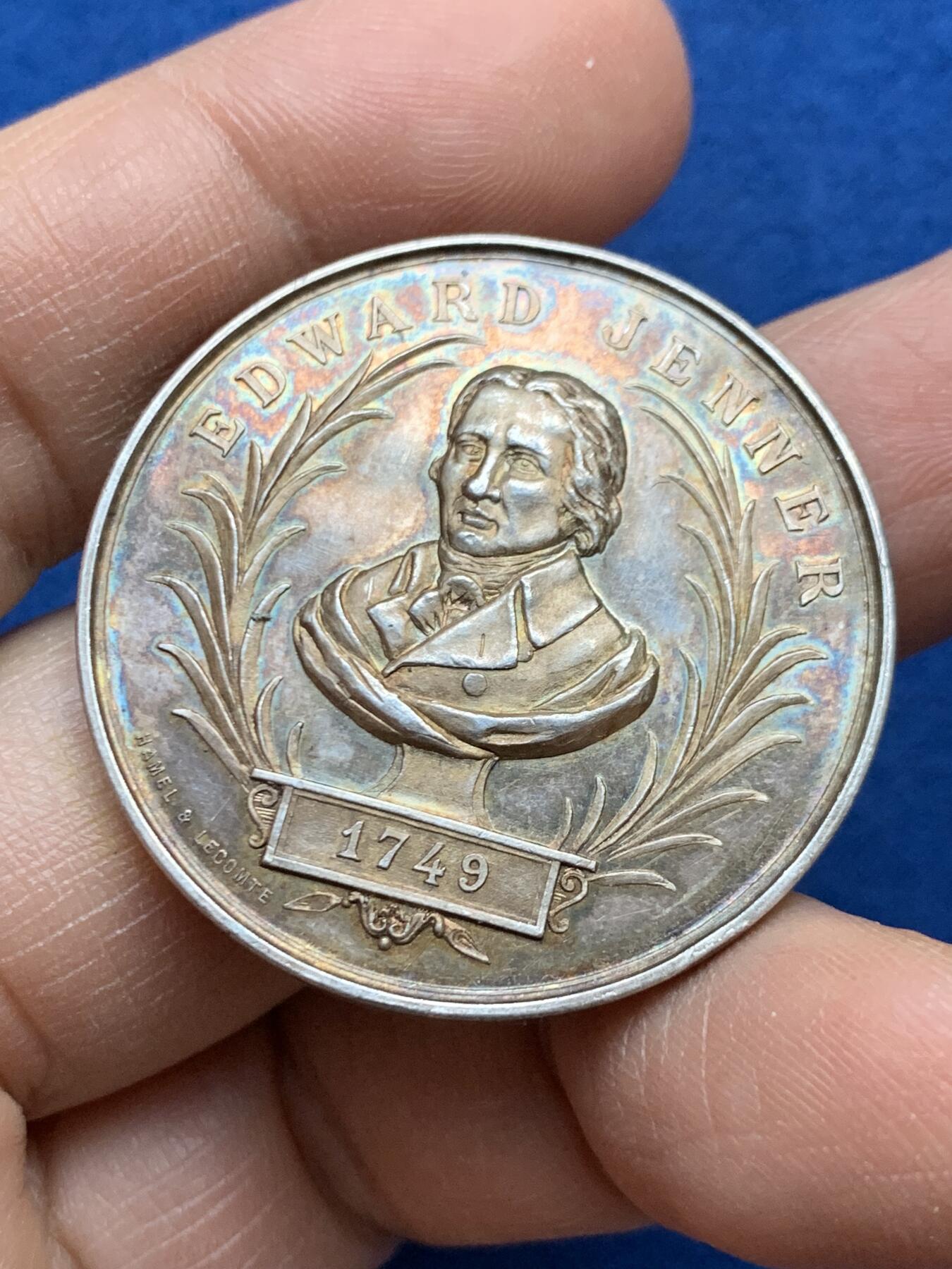 《竞宝斋》第452场 周日，周一 2场连拍 （全场包邮，欢迎送拍） 1887年北部省疫苗接种中央委员会颁发银质纪念章，20.45克，36.3mm，丰饶角银，正面 爱德华·詹纳（1749-1823）为天花疫苗的发明