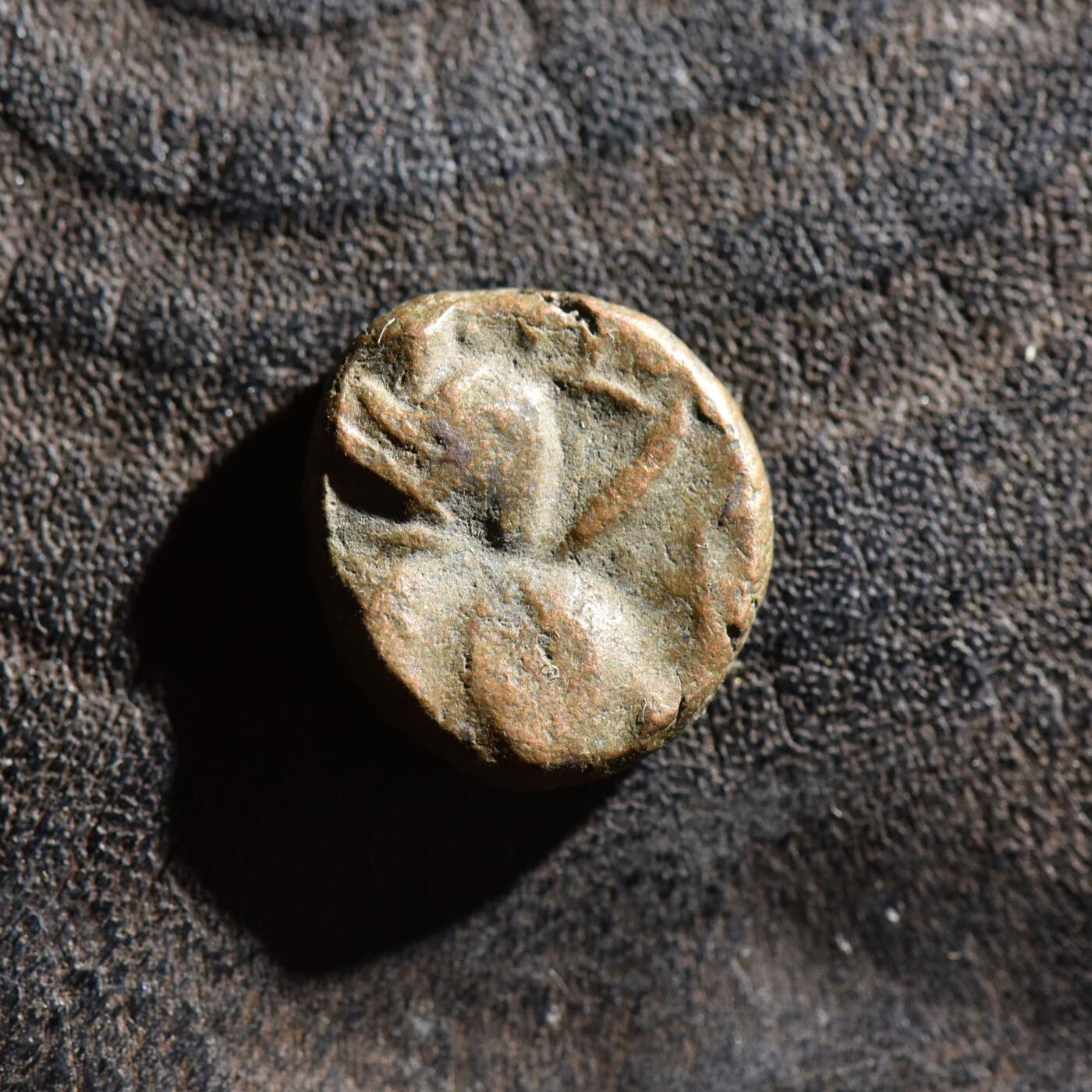 【良泉】第45期【直播场】1月15日晚19.30点开拍！ 208组，西方古代钱币、丝路古珠杂项专场 公元3-4世纪【寄多罗】铜币，3.84克