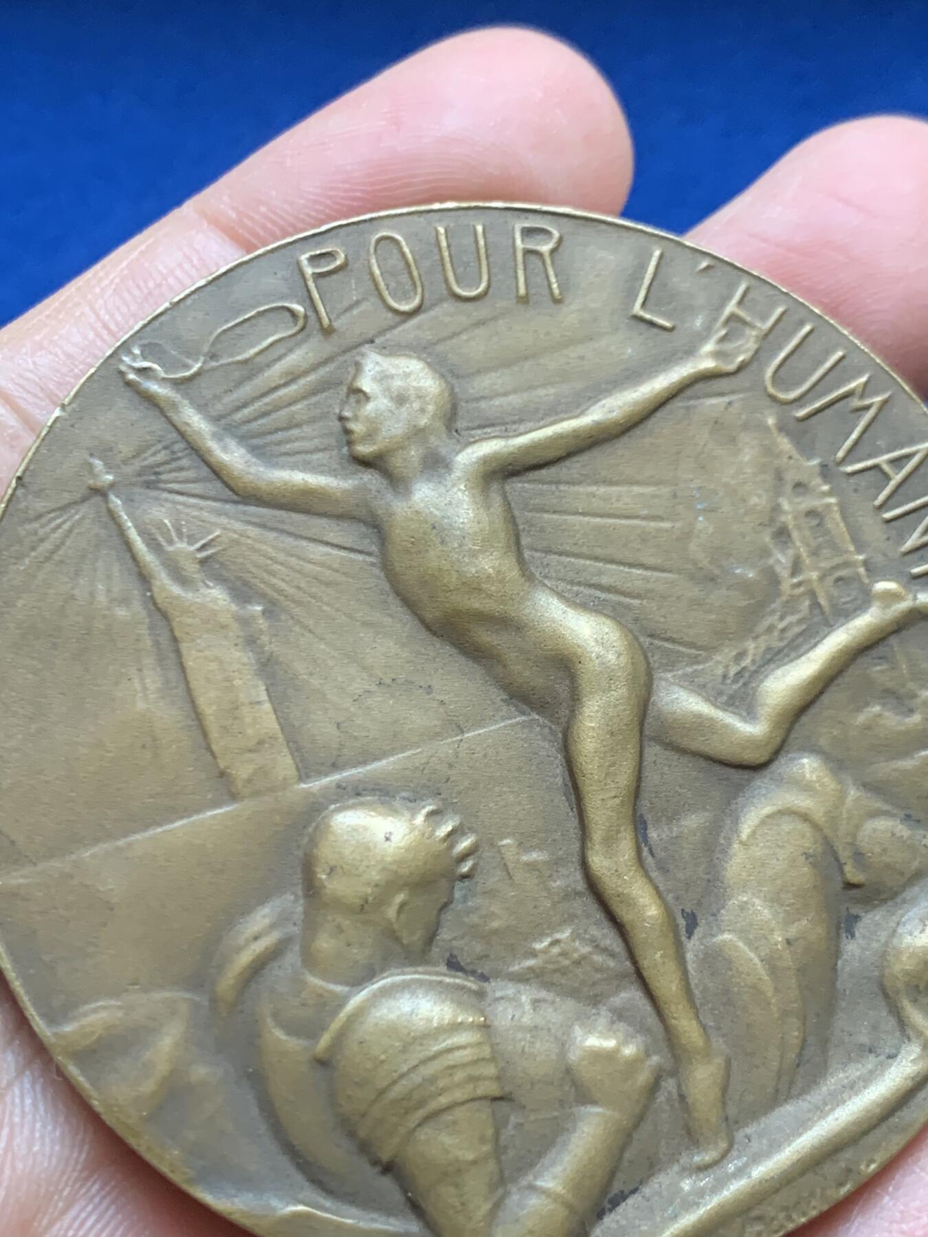 《竞宝斋》第452场 周日，周一 2场连拍 （全场包邮，欢迎送拍） 一战胜利纪念大铜章 94.45克 58.8mm 铜标边铭