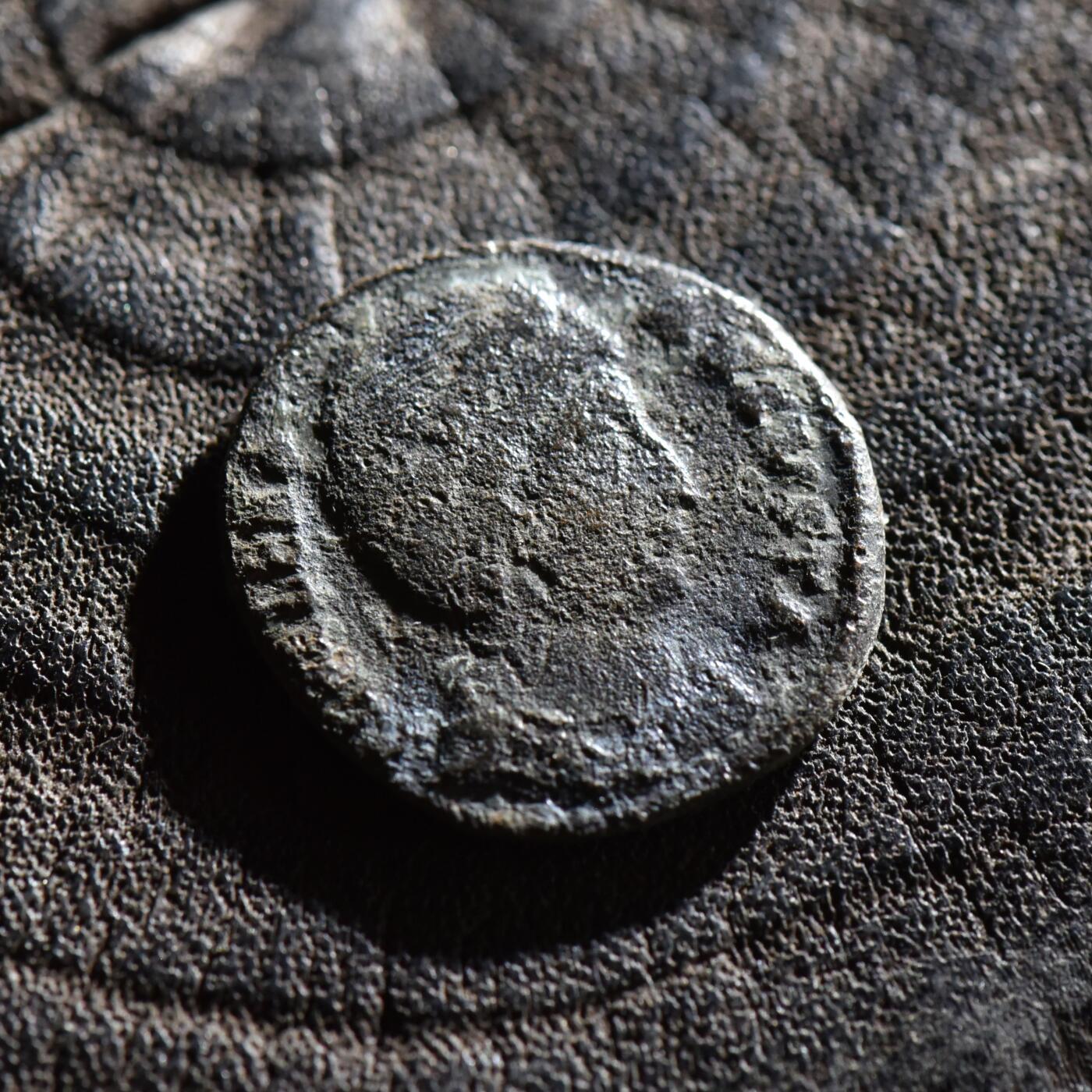 【良泉】第45期【直播场】1月15日晚19.30点开拍！ 208组，西方古代钱币、丝路古珠杂项专场 【罕见】公元328-329年【古罗马】君士坦丁大帝之母——圣海伦娜，背安全女神塞库里塔斯，2.82克