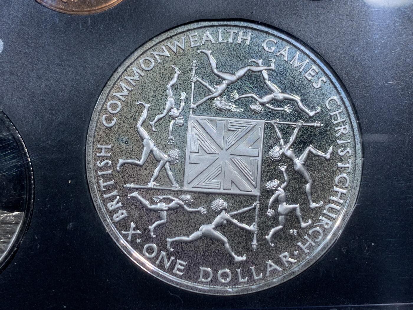 《竞宝斋》第452场 周日，周一 2场连拍 （全场包邮，欢迎送拍） 新西兰1974年7枚装精制套币 其中一枚1元主币是银币（英联邦运动会 925银 28.2克）