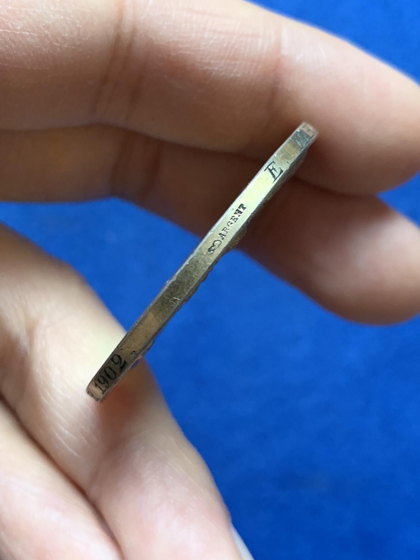 《竞宝斋》第452场 周日，周一 2场连拍 （全场包邮，欢迎送拍） 法国1902年结婚纪念镀金银章 大版 39MM 25.45g 丰饶角银标 刻花漂亮