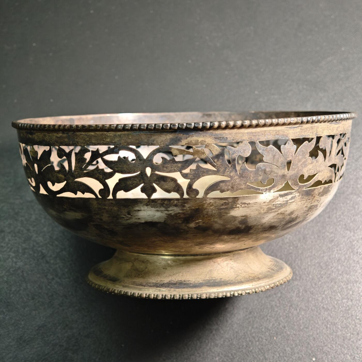 【德藏】世界币章拍卖第159期(元旦专场拍卖) 欧洲早期大号银质水果盛 工艺精美 直径约：180mm；高约：87.5mm，重约：337.3g