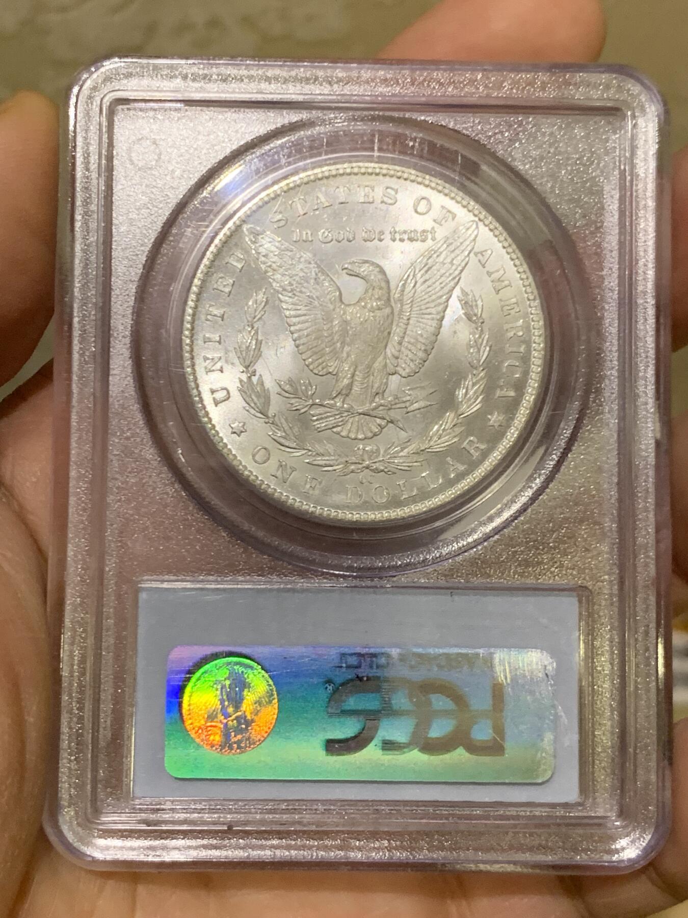 《竞宝斋》第452场 周日，周一 2场连拍 （全场包邮，欢迎送拍） PCGS MS65 美国 1884 CC 摩根 银币 卡森厂 高分难得 十字转光 早期盒装保存这么好更显不易 细节见图