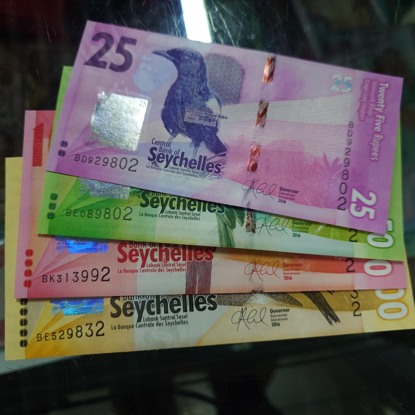 【新年二拍】世界钱币～微拍第223期暨2025年第63期  裸钞专场超低起拍 欢迎参与 2016年塞舌尔25/50/100/500卢比 全新绝品无47 尾同2