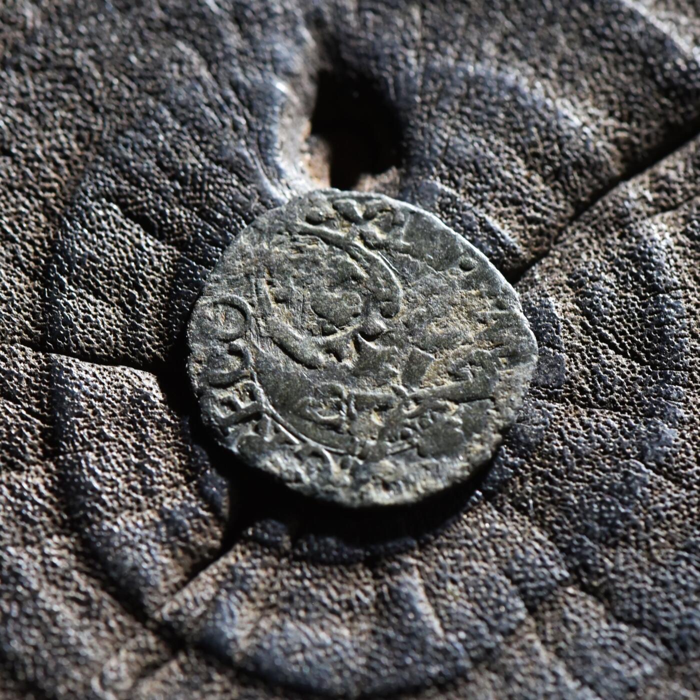 【良泉】第45期【直播场】1月15日晚19.30点开拍！ 208组，西方古代钱币、丝路古珠杂项专场 公元	1572-1585年【梵蒂冈】教皇格列高利十三世，银铜合金夸特里诺，意大利法诺造币厂打制，0.56克