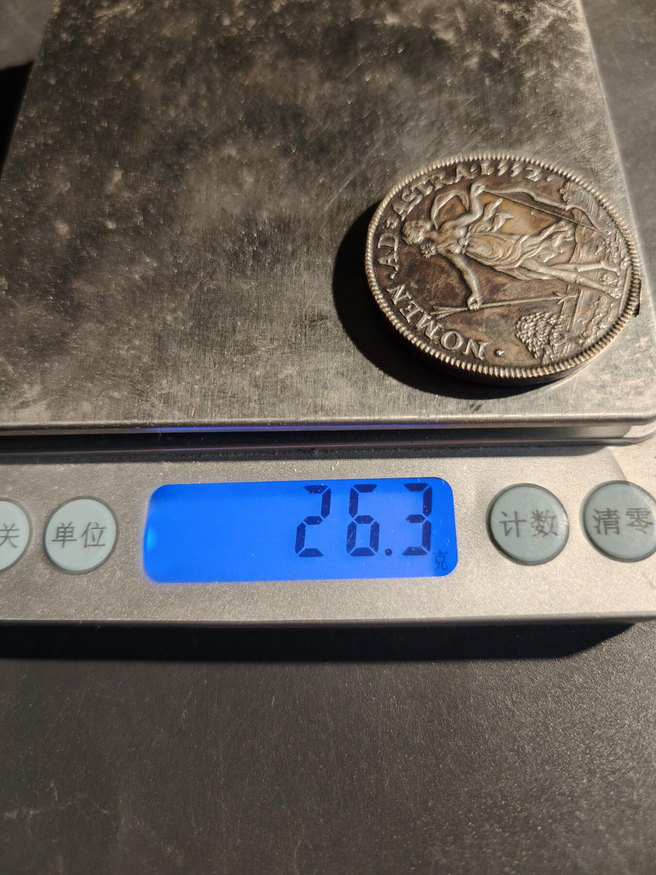 老王徽章第172期 法国国王亨利二世纪念章      上挂断裂