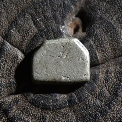 【良泉】第45期【直播场】1月15日晚19.30点开拍！ 208组，西方古代钱币、丝路古珠杂项专场 - 公元前3世纪【古印度】孔雀王朝，阿育王！1卡夏帕银币，2.83克