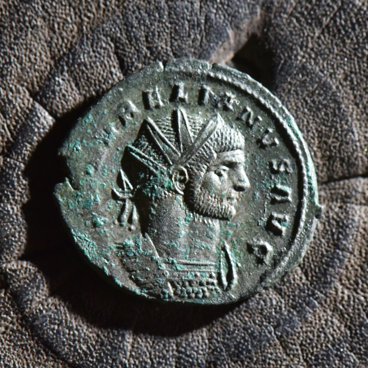 【良泉】第45期【直播场】1月15日晚19.30点开拍！ 208组，西方古代钱币、丝路古珠杂项专场 【未流通】【极美品！】公元272-274年【古罗马】世界光复者-奥勒良，“皇帝从朱庇特手中接过球”洗银币，3.56克