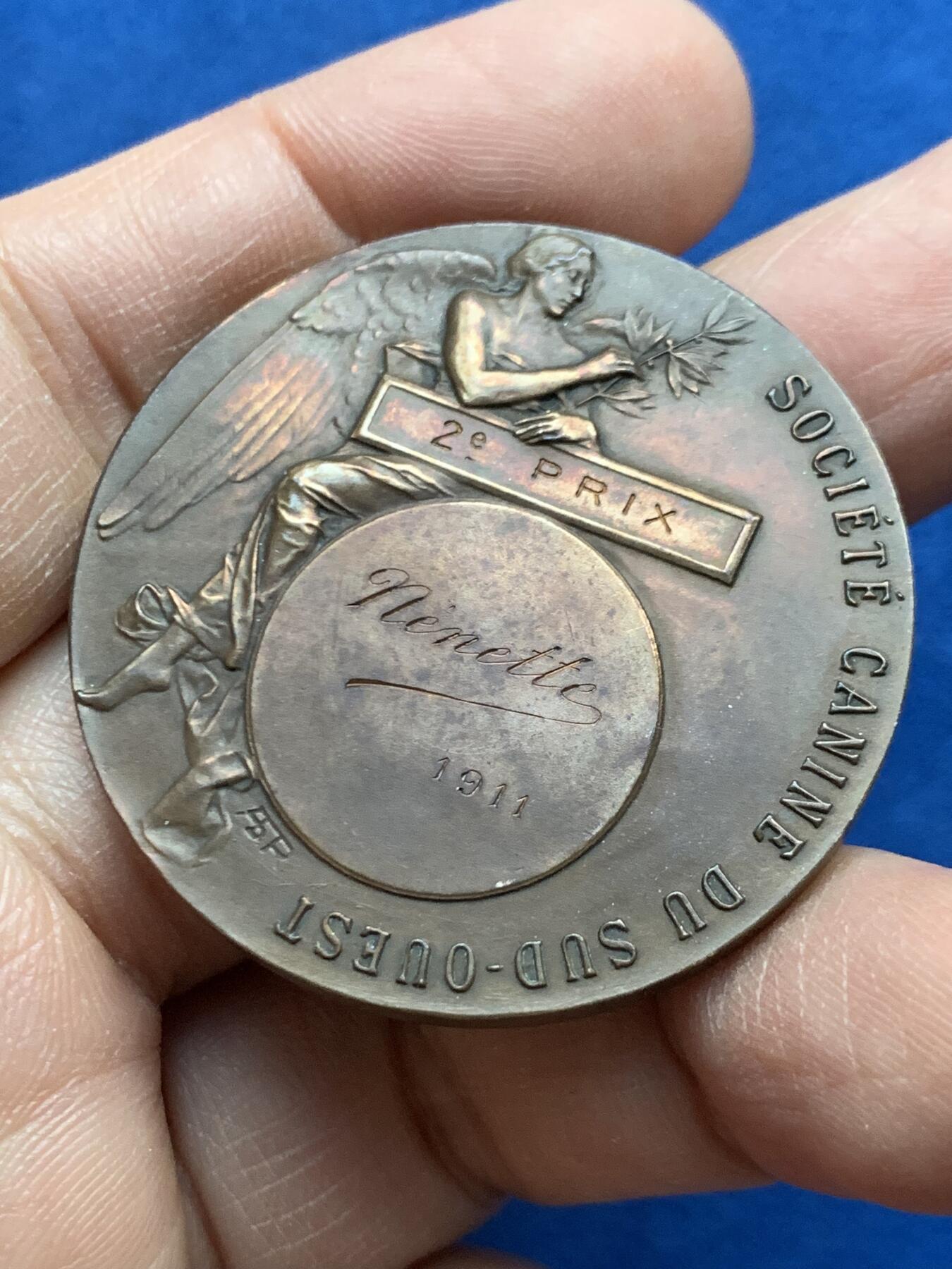 《竞宝斋》第452场 周日，周一 2场连拍 （全场包邮，欢迎送拍） 法国西南犬业协会纪念铜章 38.1克 40.8mm 丰饶角铜标 带盒