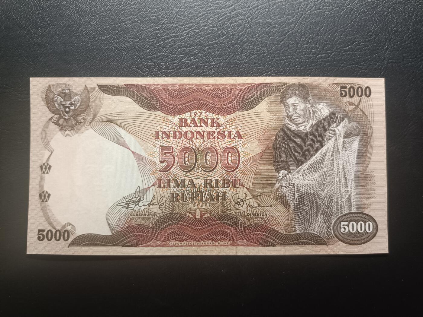 2026首期，总第211期 印度尼西亚1975年5000卢比UNC-，少见的次高面值，传统捕鱼