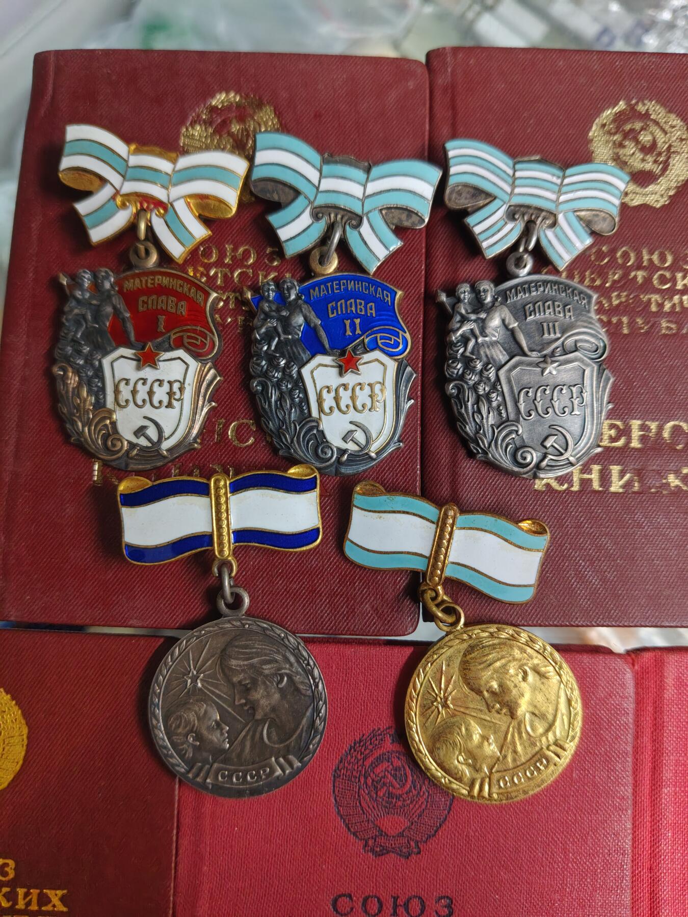 苏联蒙古勋章钱币 全套带大证书苏联母亲勋章一套3级勋章证书有缺失