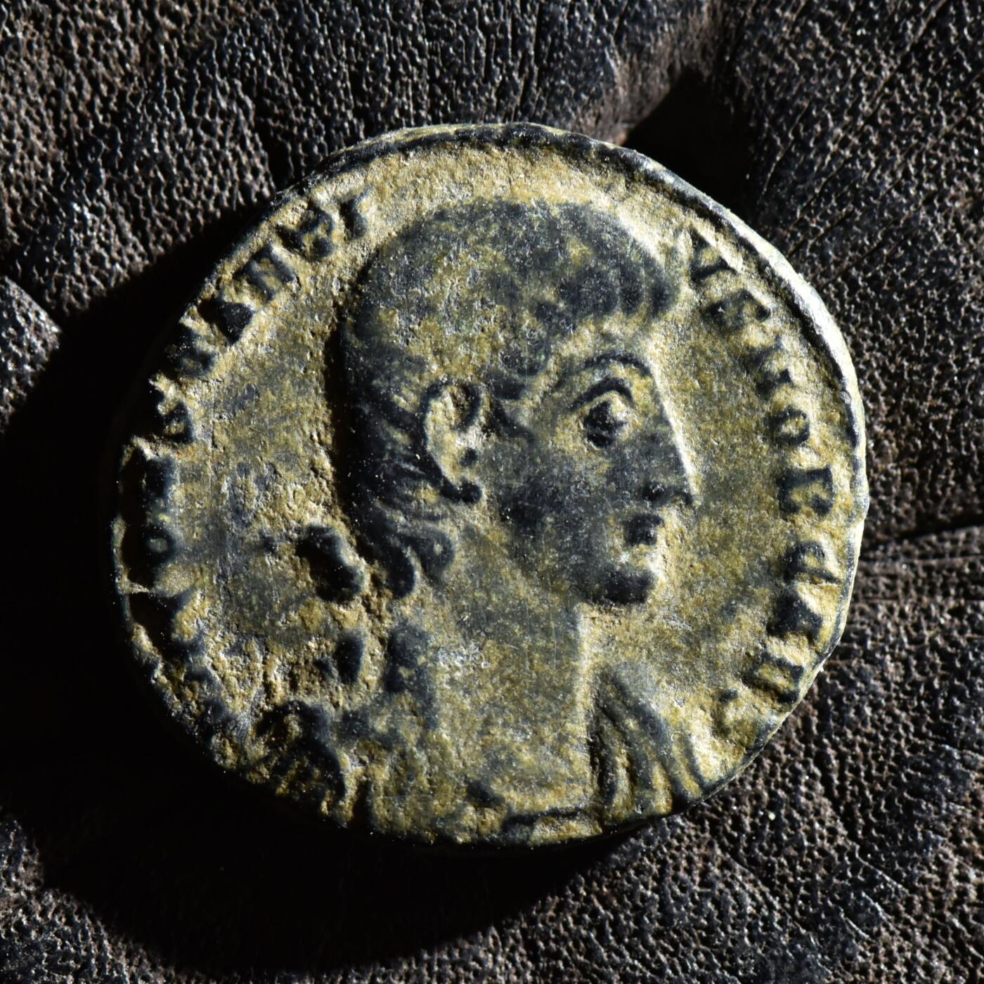 【良泉】第45期【直播场】1月15日晚19.30点开拍！ 208组，西方古代钱币、丝路古珠杂项专场 【美品】【百分币】公元350-355年【古罗马】君士坦提乌斯二世表弟——加卢斯“重现幸福时光”大铜币，安条克造币厂打制，4.29克