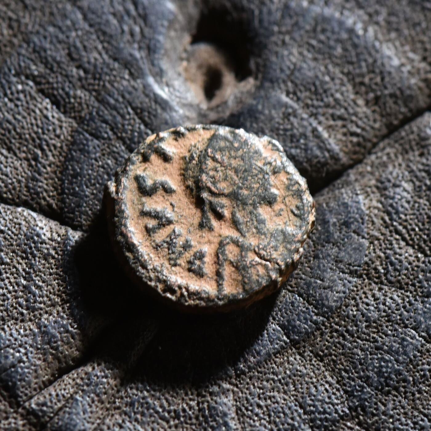 【良泉】第45期【直播场】1月15日晚19.30点开拍！ 208组，西方古代钱币、丝路古珠杂项专场 公元518-527年【拜占庭】查士丁一世，5努米，安条克造币厂，微型铜币，2.15克