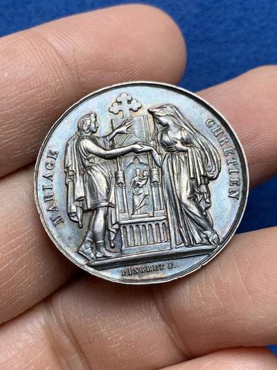 《竞宝斋》第452场 周日，周一 2场连拍 （全场包邮，欢迎送拍） - 法国1861年结婚纪念银章 29.5MM 11.6g 手指边铭