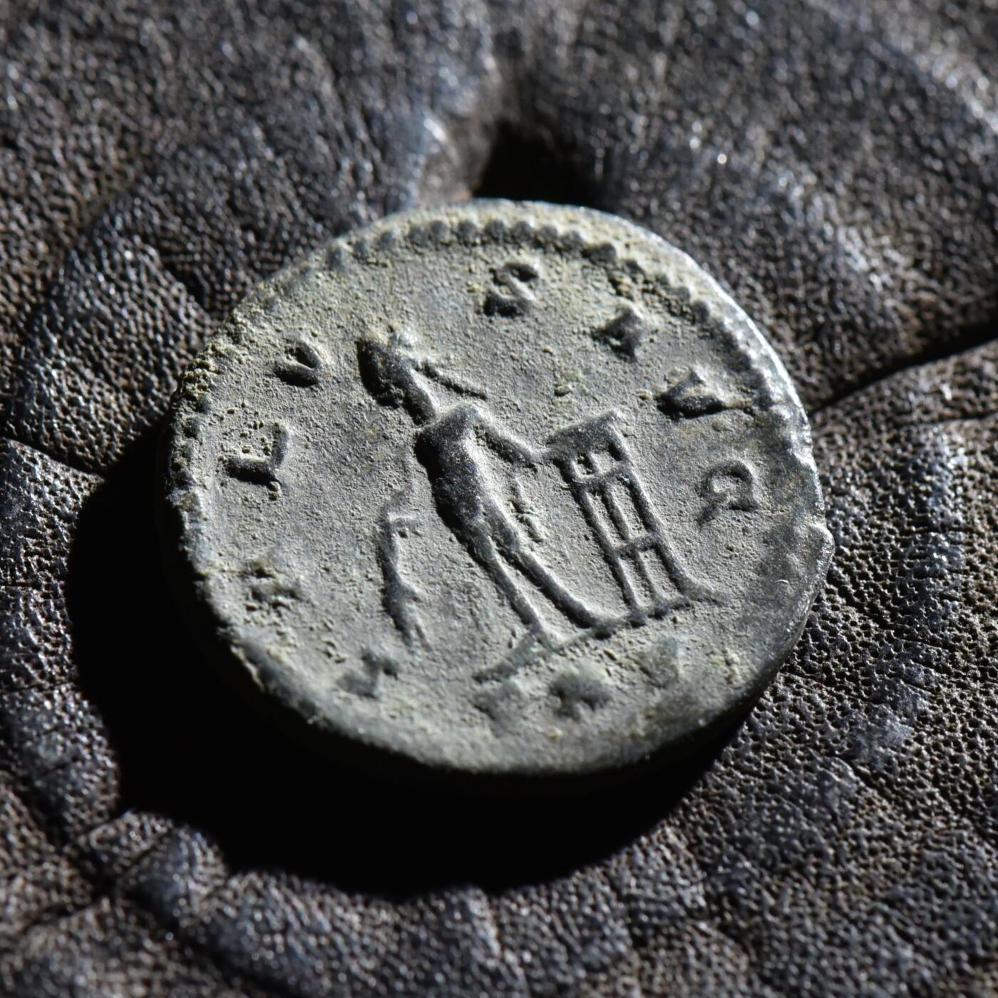 【良泉】【春节前最后一场】2月5日晚19.30点开拍！208组，本场结束后预存钱币的朋友请告知，将连同本场拍品一起邮寄，预祝诸位春节愉快！ 【藏家出品A】公元257-260年，古罗马帝国，加里恩努斯，与其父瓦勒良共治时期打制，背面为健康女神萨卢斯，安东尼（双第纳尔）洗银币，4.01克