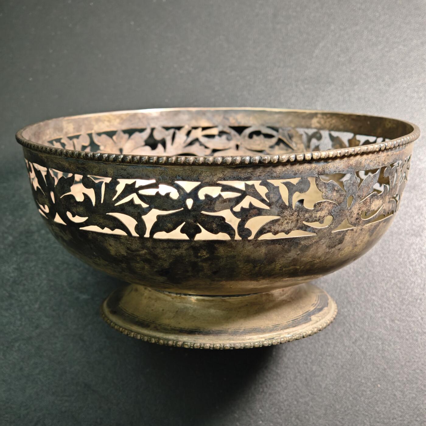 【德藏】世界币章拍卖第159期(元旦专场拍卖) 欧洲早期大号银质水果盛 工艺精美 直径约：180mm；高约：87.5mm，重约：337.3g