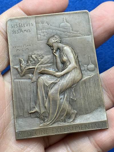 《竞宝斋》第452场 周日，周一 2场连拍 （全场包邮，欢迎送拍） - 名家奥斯卡罗蒂1901年作 法国内科临床学教授雅克·拉斐尔方型纪念铜章 56.15克 42*59mm 丰饶角铜标