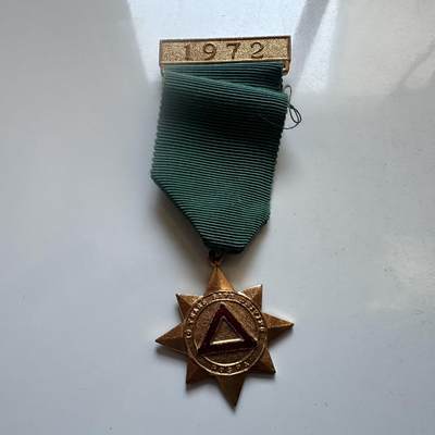 🌹外币初藏🌹🐯2025年第147场  每周二四六晚8️⃣点 接代拍 - 英国皇家事故预防协会1972年颁发的10年安全驾驶竞赛奖章 黄铜配红珐琅