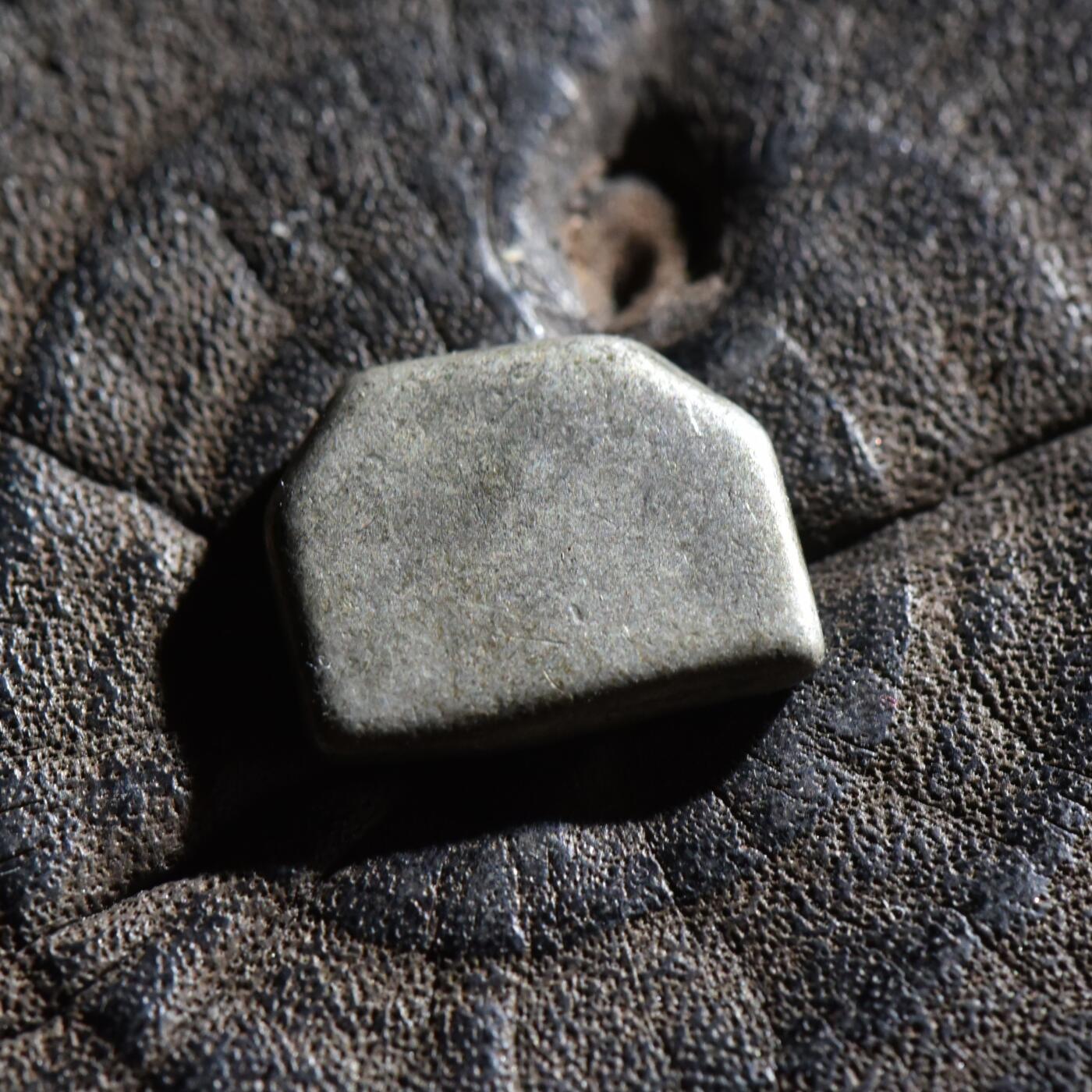 【良泉】第45期【直播场】1月15日晚19.30点开拍！ 208组，西方古代钱币、丝路古珠杂项专场 公元前3世纪【古印度】孔雀王朝，阿育王！1卡夏帕银币，2.83克