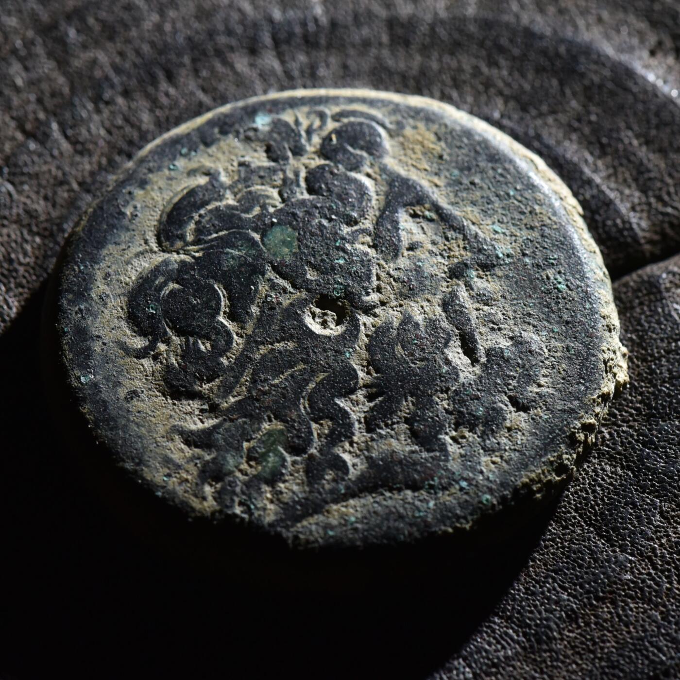 【良泉】第45期【直播场】1月15日晚19.30点开拍！ 208组，西方古代钱币、丝路古珠杂项专场 【34.01克】公元前246-221年【古希腊】埃及托勒密三世，半德拉克马大铜币