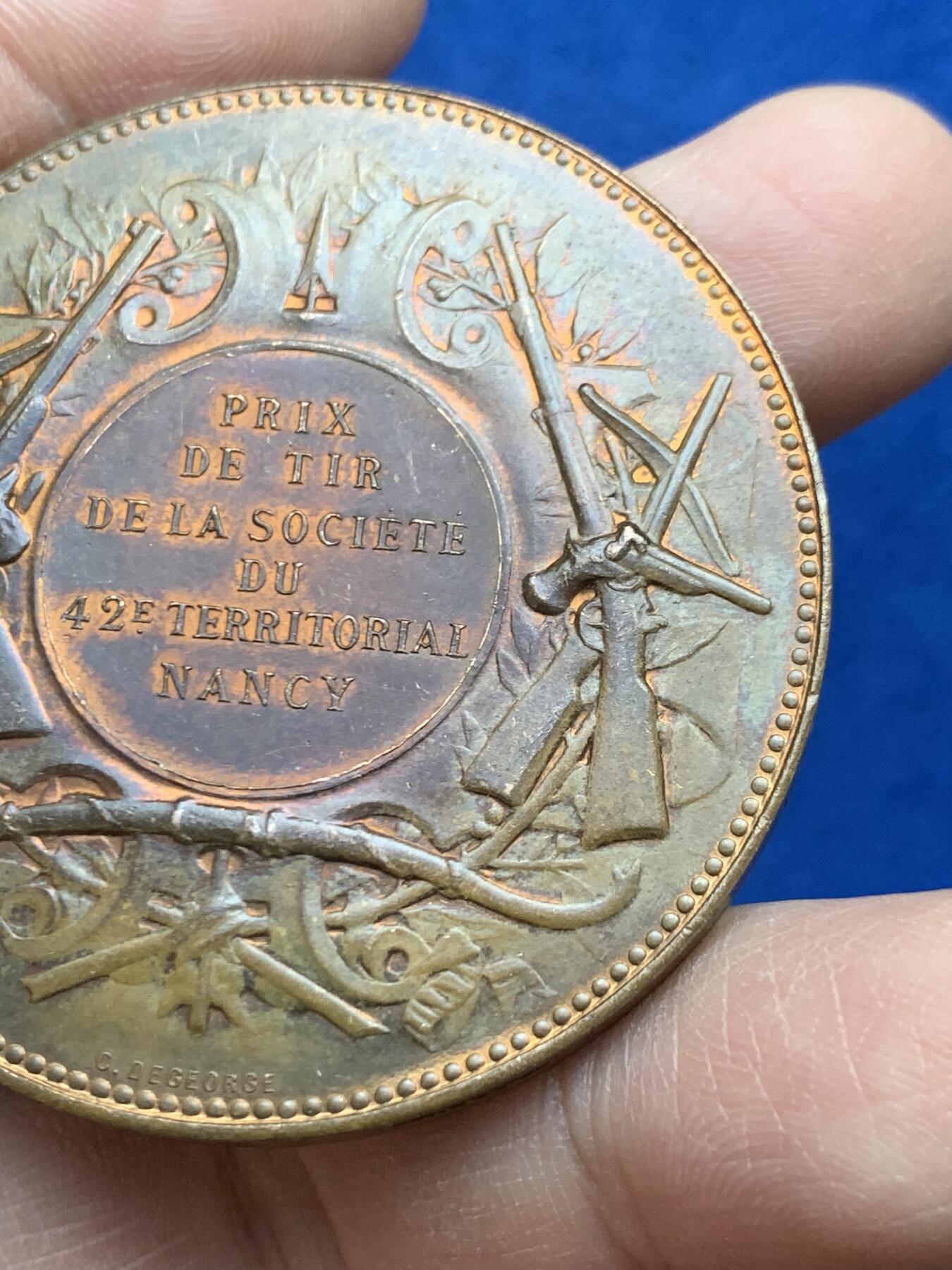 《竞宝斋》第452场 周日，周一 2场连拍 （全场包邮，欢迎送拍） 法国南希射击俱乐部镀金铜章 59.3克 50.5mm丰饶角铜标