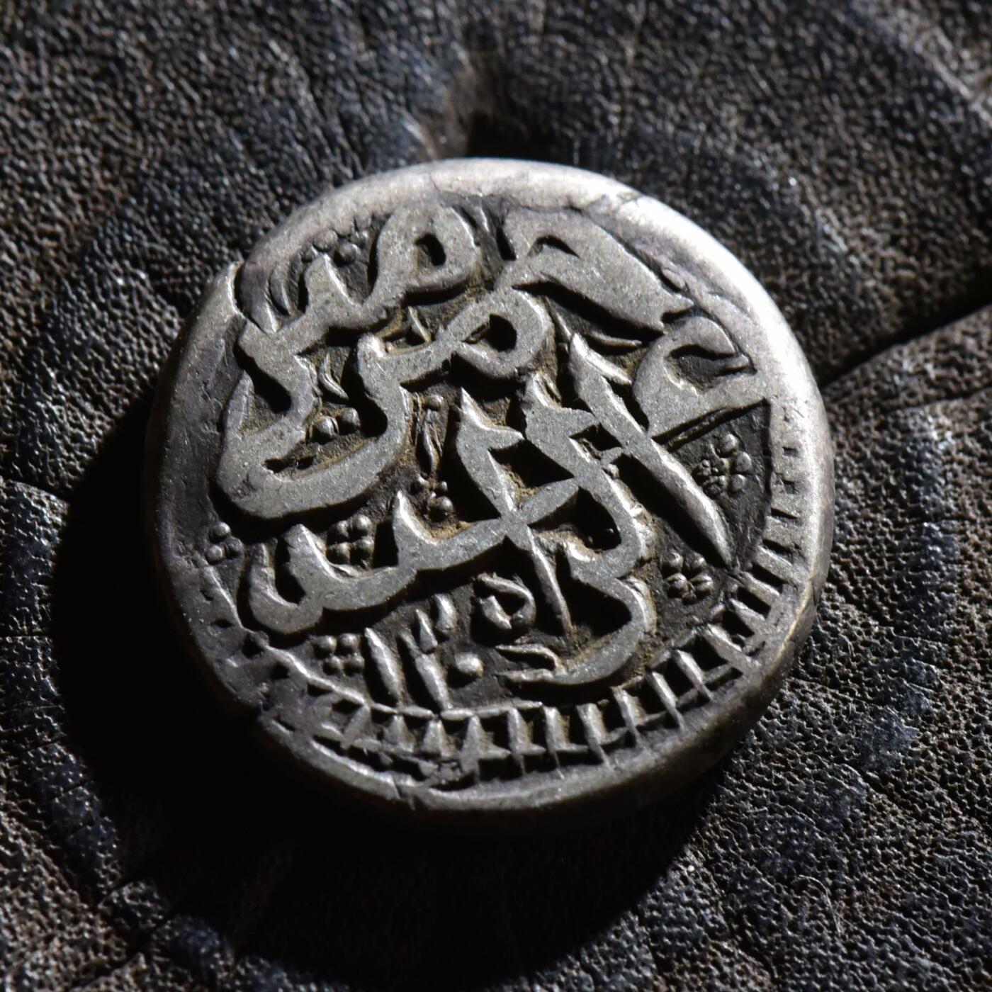 【良泉】第45期【直播场】1月15日晚19.30点开拍！ 208组，西方古代钱币、丝路古珠杂项专场 公元1892-1893年（回历1310年）【巴拉克宰王朝】阿卜杜勒·拉赫曼·汗（1880-1901）卢比银币，9.08克。