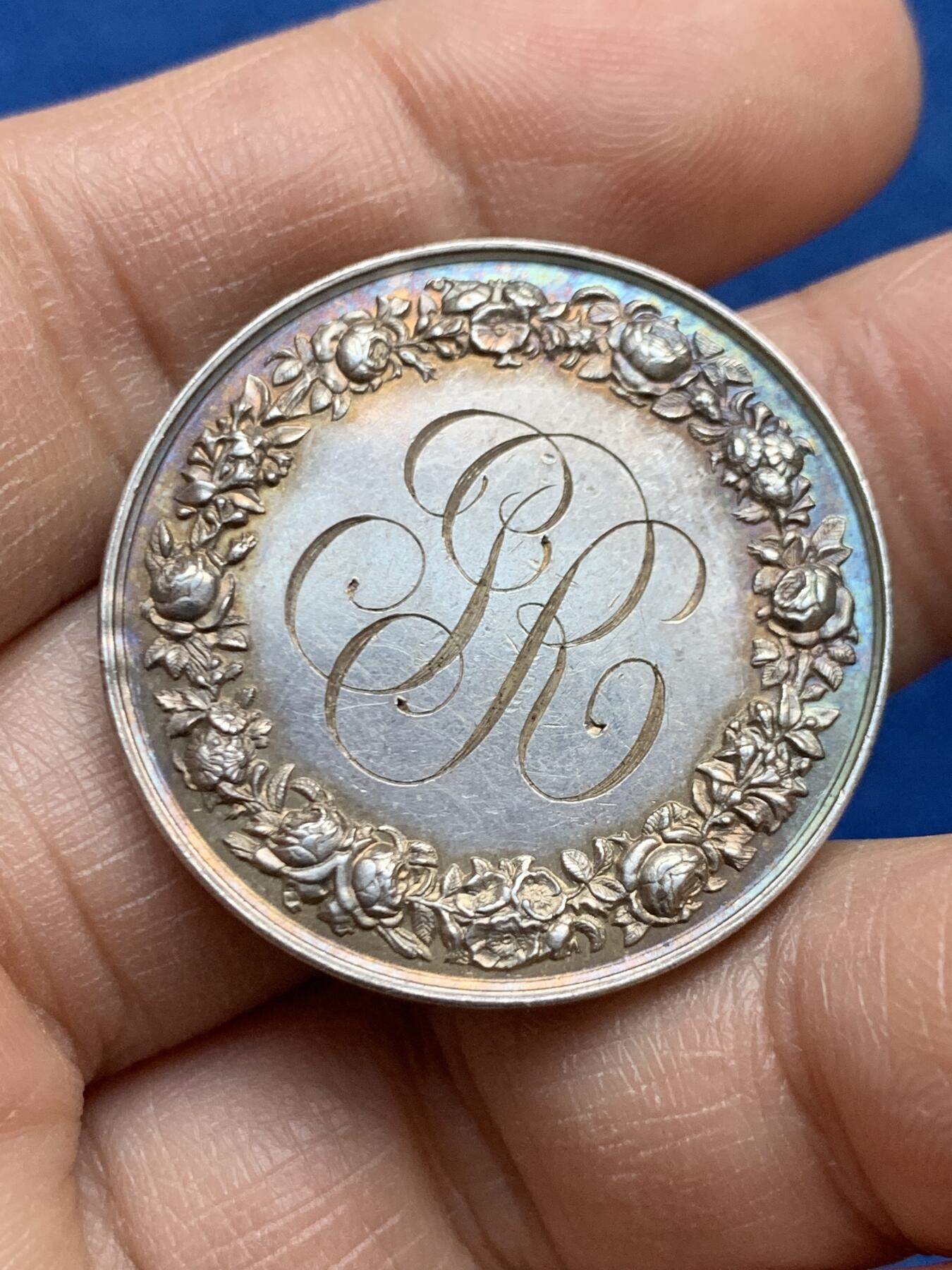 《竞宝斋》第452场 周日，周一 2场连拍 （全场包邮，欢迎送拍） 法国婚礼纪念银章 花体字漂亮 16克 32mm 丰饶角银标