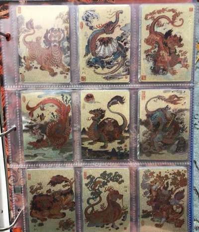 卡牌限时028期专场（24号晚21点30截拍） - 李云中神话中国2，山海经，粗闪卡ALLIN档，含解锁，共196+送3张=199张卡。送原版皮质大卡册，180基础＋龙生九子9张＋2张李云中人物粗闪，3D卡2张，双面卡1张，女蜗编号卡1499号1张，金属卡1张。送3张彩闪卡。不含四大天王及神猴。