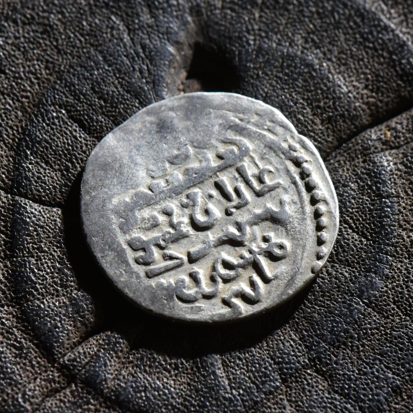 【良泉】第45期【直播场】1月15日晚19.30点开拍！ 208组，西方古代钱币、丝路古珠杂项专场 【铭文清晰】【标准样】公元1295-1304年【蒙古帝国】伊尔汗国，合赞汗“三体文”三第尔汗银币，2.11克