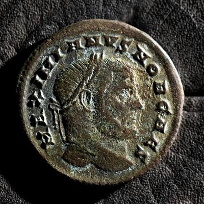 【良泉】第45期【直播场】1月15日晚19.30点开拍！ 208组，西方古代钱币、丝路古珠杂项专场 - 10.18克，公元305年【古罗马】马克西米努斯二世（代亚）富力大铜币"SAC MON VRB AVGG ET CAESS NN"(奥古斯都们和凯撒们的城市之圣币）罗马造币厂