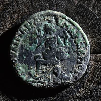 【良泉】第45期【直播场】1月15日晚19.30点开拍！ 208组，西方古代钱币、丝路古珠杂项专场 -  公元193-211年【古罗马·行省】【马恰诺波里斯】塞普提米乌斯·塞维鲁“地母神库柏勒”大铜币，地方官福斯蒂纽斯打制，9.4克