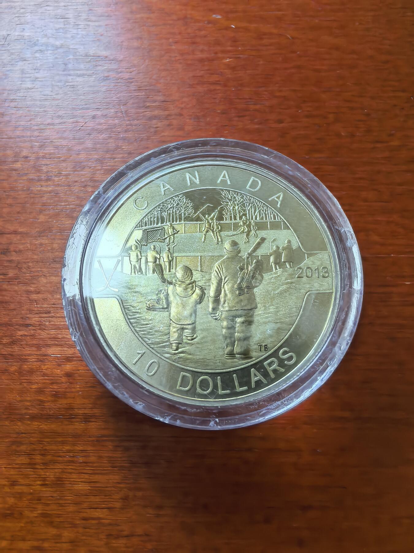 长老汇蛇年精选第八十九场拍卖 2013加拿大冰球10元镀金银币，15.87克9999银，盒证全，4万枚