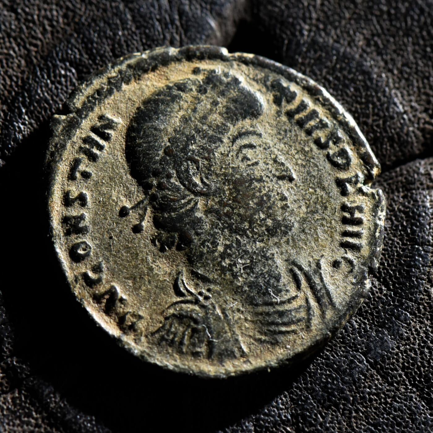 【良泉】第45期【直播场】1月15日晚19.30点开拍！ 208组，西方古代钱币、丝路古珠杂项专场 【百分币】公元337-361年【古罗马】君士坦提乌斯二世“重现幸福时光”大铜币，君士坦丁堡造币厂，5.56克