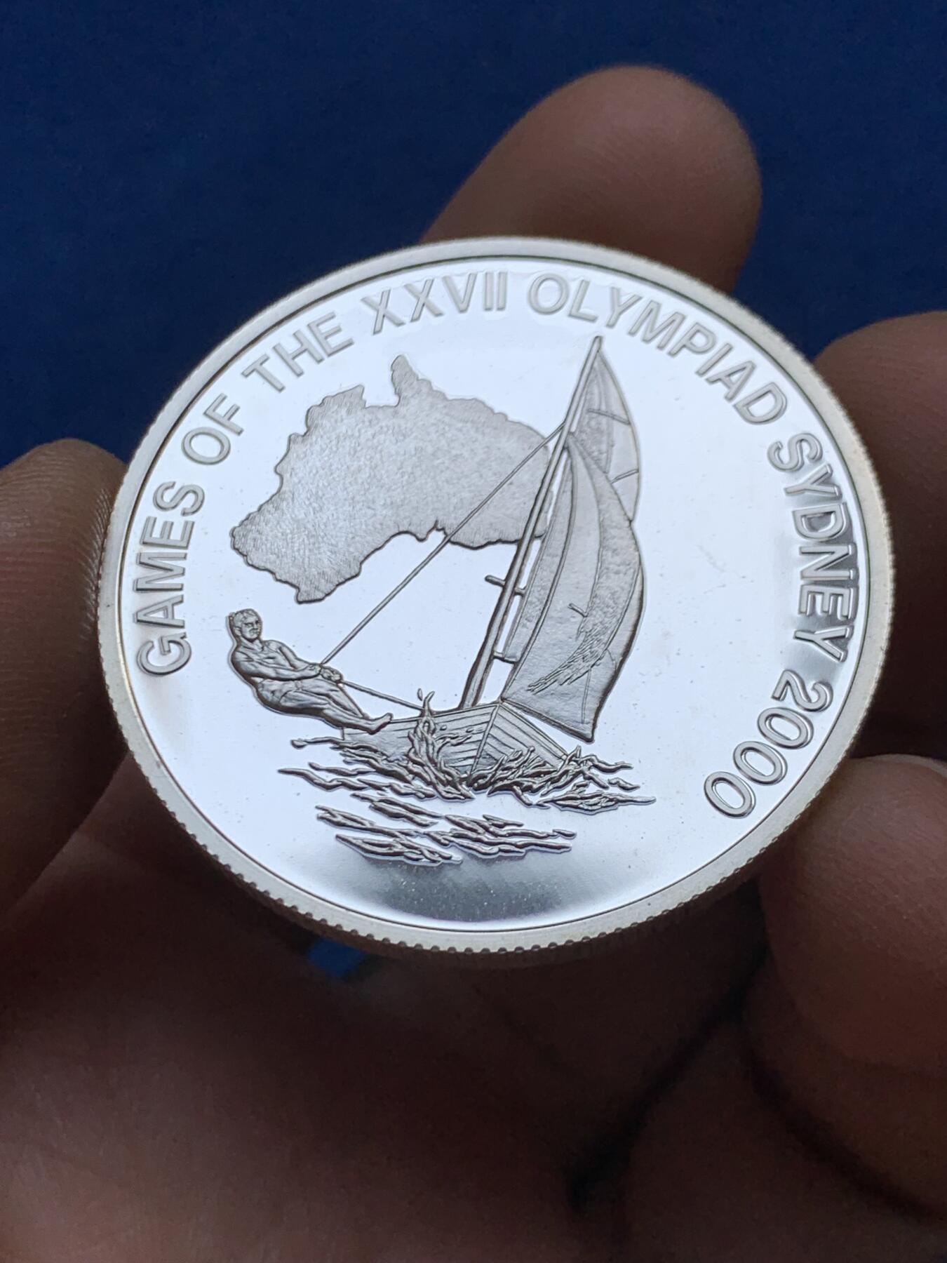 《竞宝斋》第452场 周日，周一 2场连拍 （全场包邮，欢迎送拍） 利比里亚2000年第二十七届奥运会帆船比赛10D银币 999银 31.1克