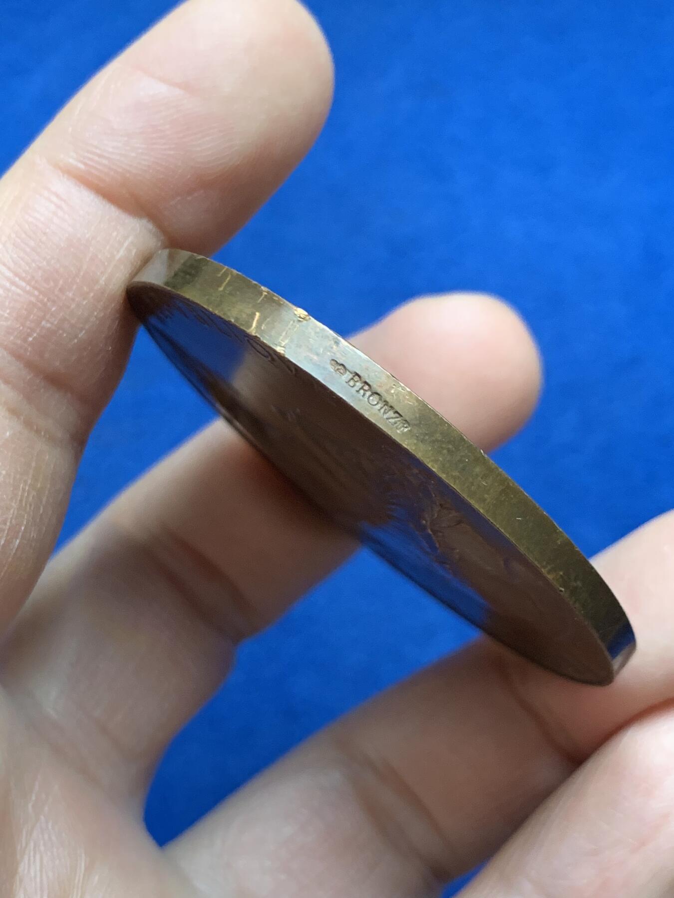 《竞宝斋》第452场 周日，周一 2场连拍 （全场包邮，欢迎送拍） 名家名作玛丽安娜女神铜章 61.7克 50.3mm 丰饶角铜标