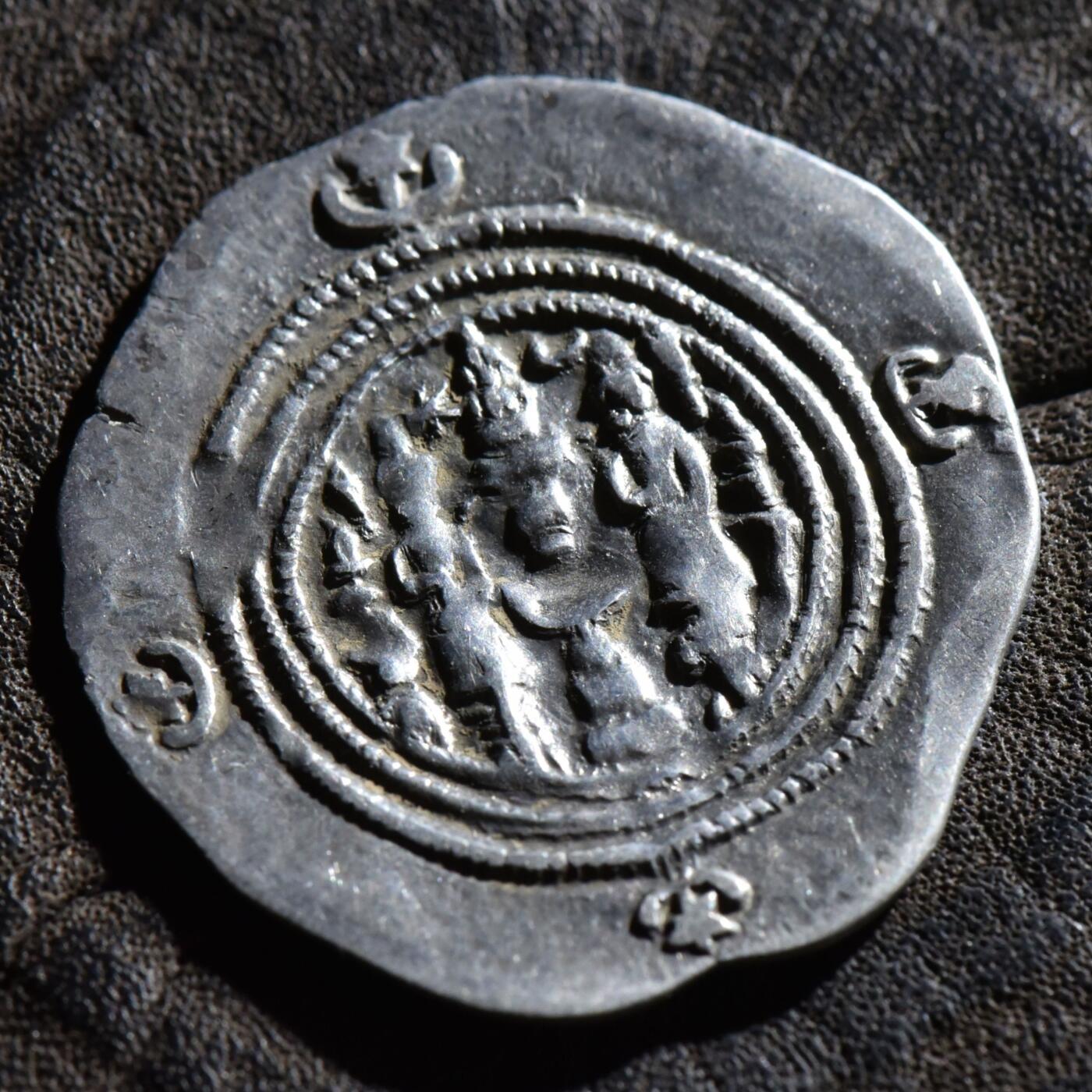 【良泉】第45期【直播场】1月15日晚19.30点开拍！ 208组，西方古代钱币、丝路古珠杂项专场  公元590-628年【萨珊帝国】库思老二世，一德拉克马，4.03克