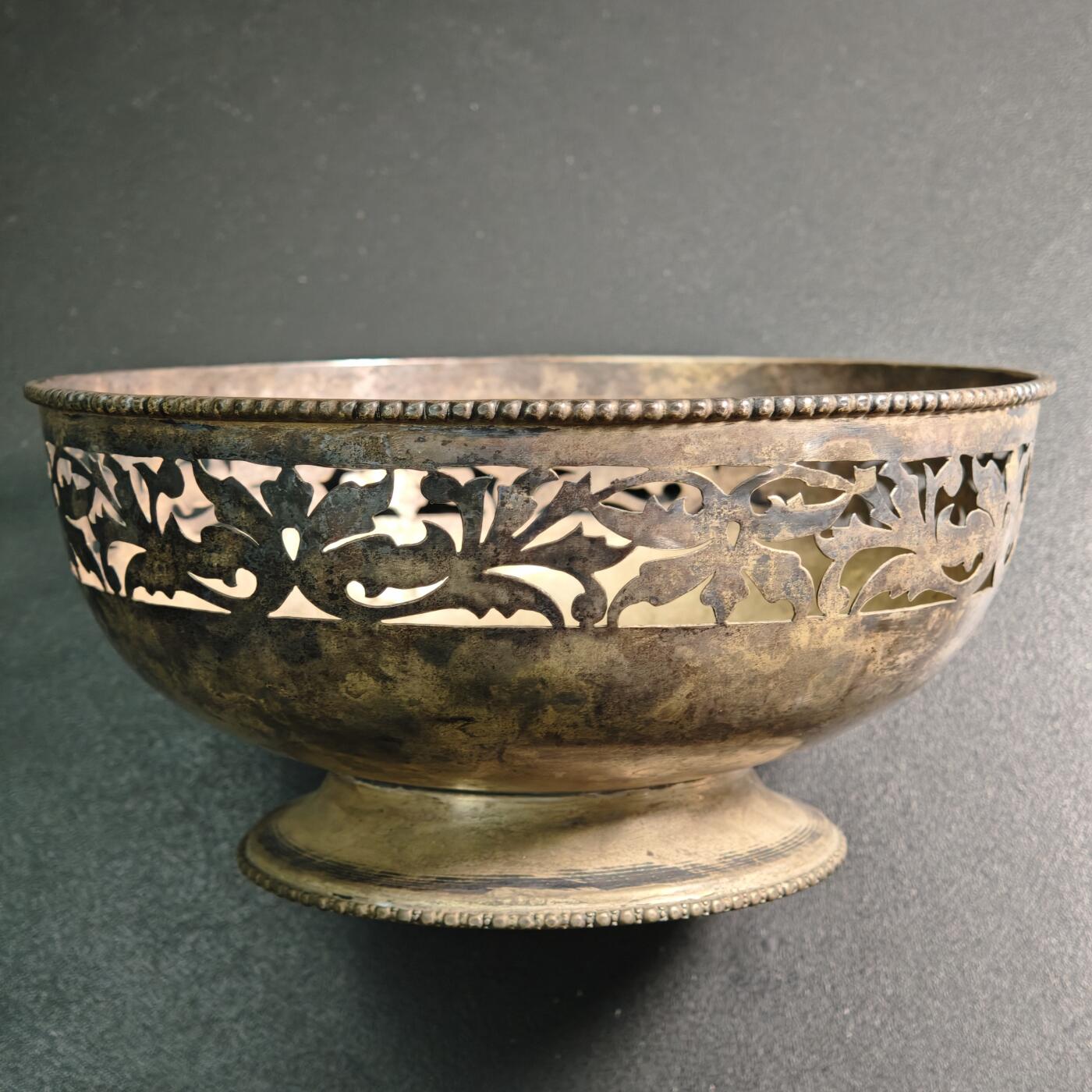 【德藏】世界币章拍卖第159期(元旦专场拍卖) 欧洲早期大号银质水果盛 工艺精美 直径约：180mm；高约：87.5mm，重约：337.3g