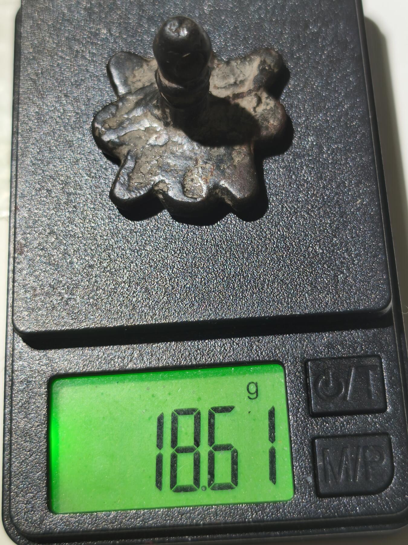 星盘世界钱币2026一月十日新年古典精品大拍 精彩纷呈  精品！BMAC青铜文化18.6g，阿瑟克斯文明早期实心青铜印章，这种跟后期那种镂空的不是一种类型，这个图案非常有趣，是一个类似星星的形状，然后周围有四个圈，这种应该不是普通人能用的，非常少见，这一枚上面有一个系绳的孔