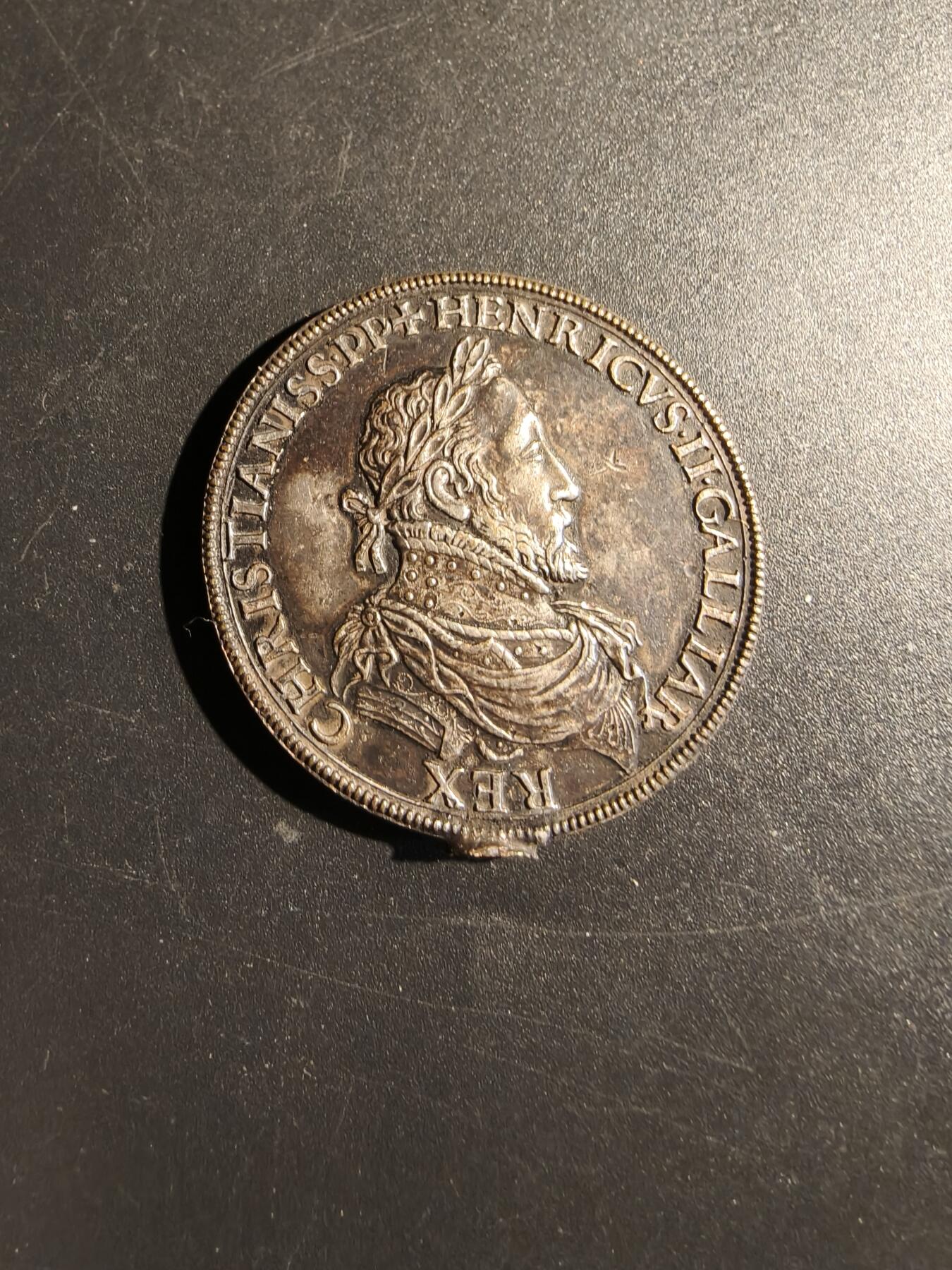 老王徽章第172期 法国国王亨利二世纪念章      上挂断裂