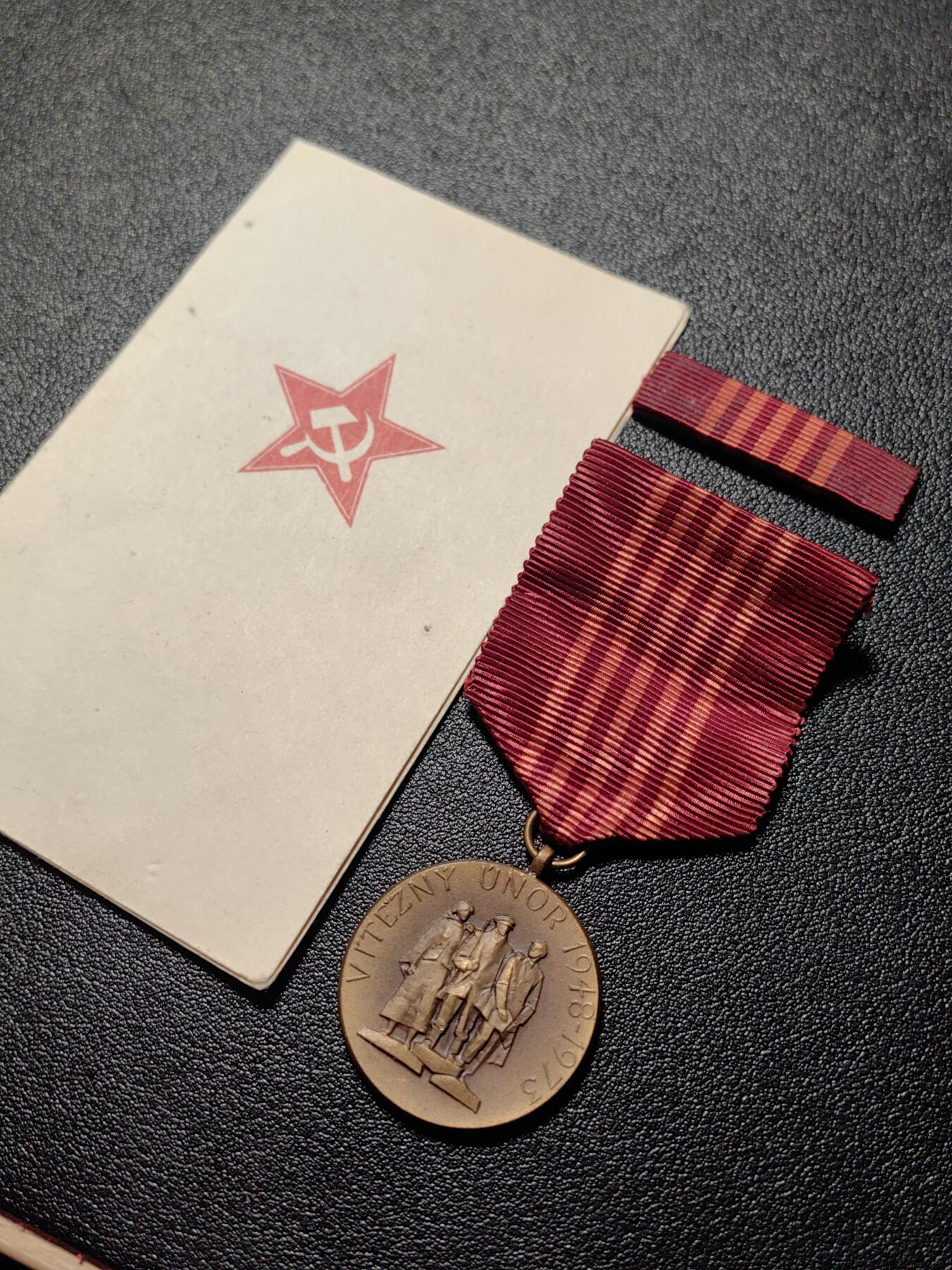 靖甫拍卖新拍第一场 捷克斯洛伐克1948革命25周年奖章带证