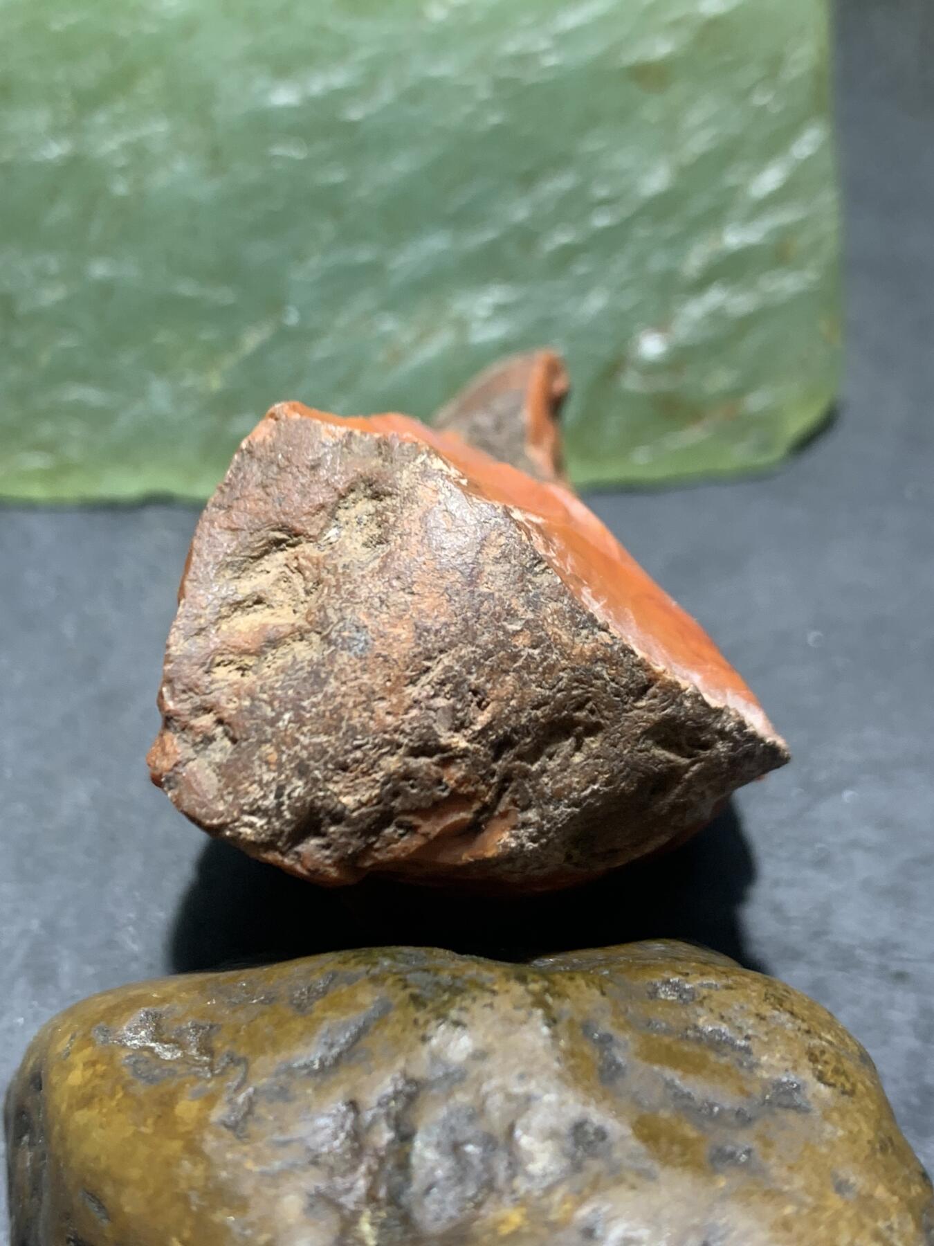 精美开窗料铁皮南红玛瑙原石一颗，