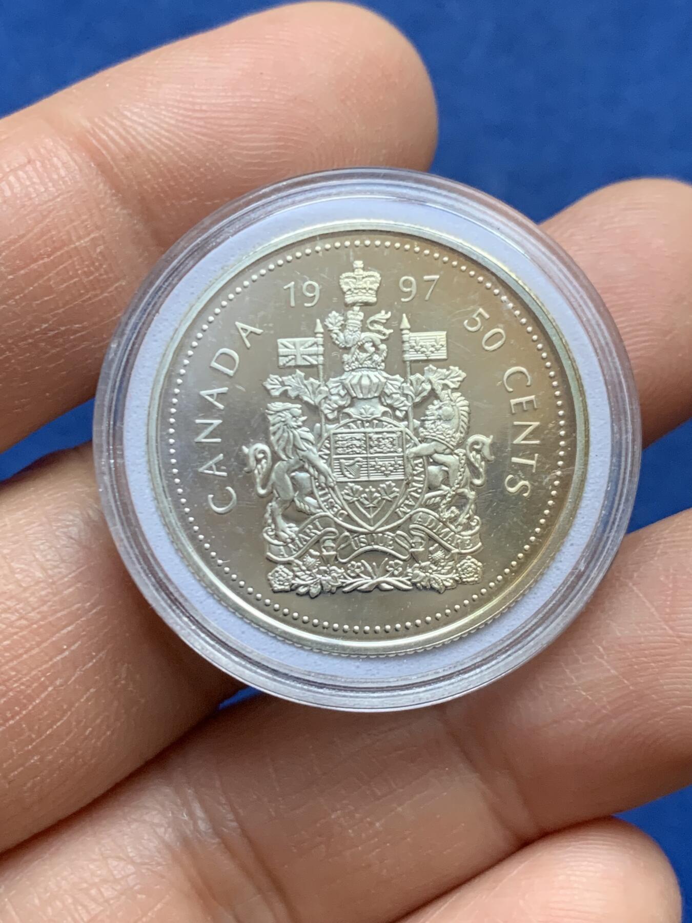 《竞宝斋》第453场 周日，周一 2场连拍 （全场包邮，欢迎送拍） 加拿大1997年伊丽莎白二世女王50分精制银币 925银 9.4克